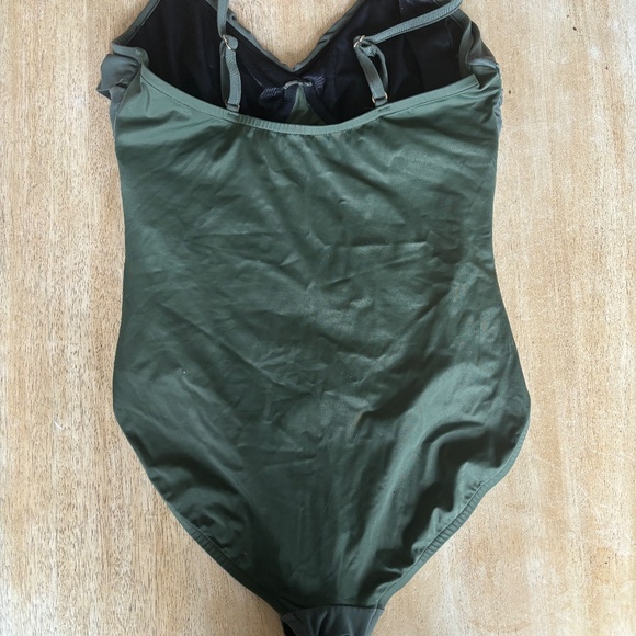 Magicsuit  Isabel Tummy Control Ruffle Front One Piece  SZ 10 - Picture 3 of 6